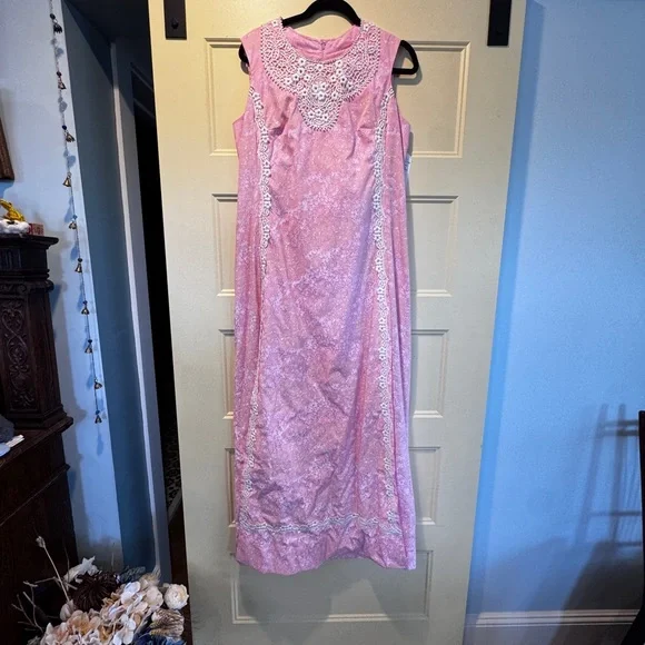 The Lilly Vintage Lilly Pulitzer Pink & White Floral Maxi Dress - Picture 1 of 9